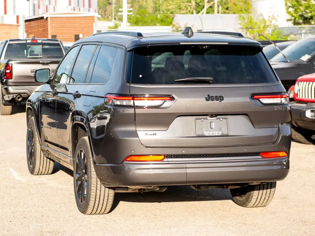 Jeep Grand Cherokee 2026 photo 3