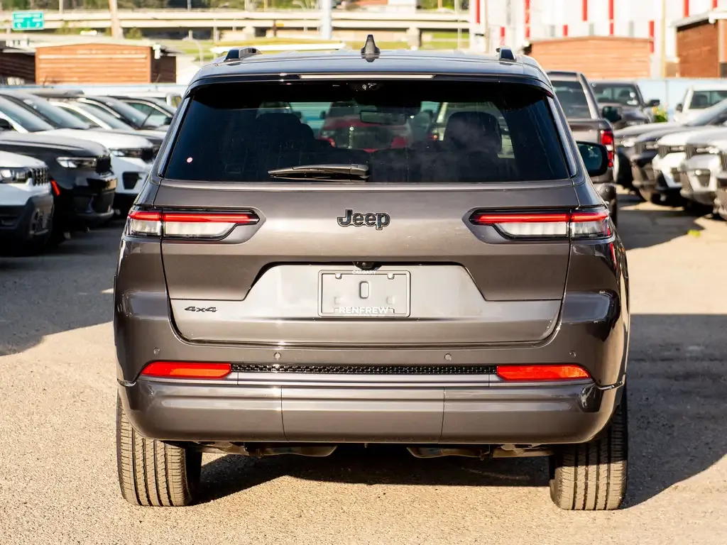 Jeep Grand Cherokee 2026 photo 4