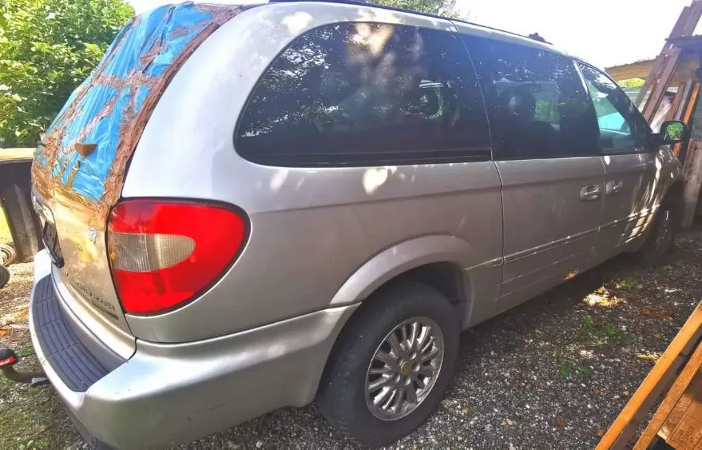 Chrysler Voyager 2006 photo 2