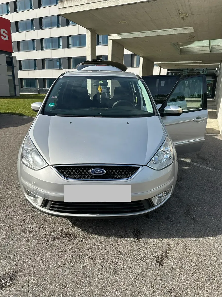 Ford Galaxy 2009 photo 3