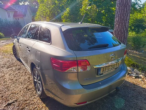 Toyota Avensis 2014 photo 5