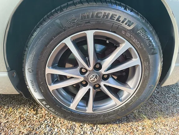Toyota Avensis 2014 photo 4