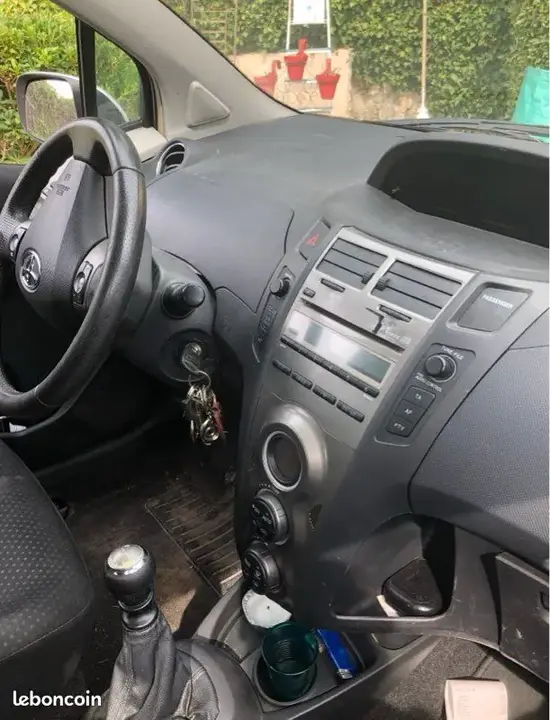 Toyota Yaris 2010 photo 3