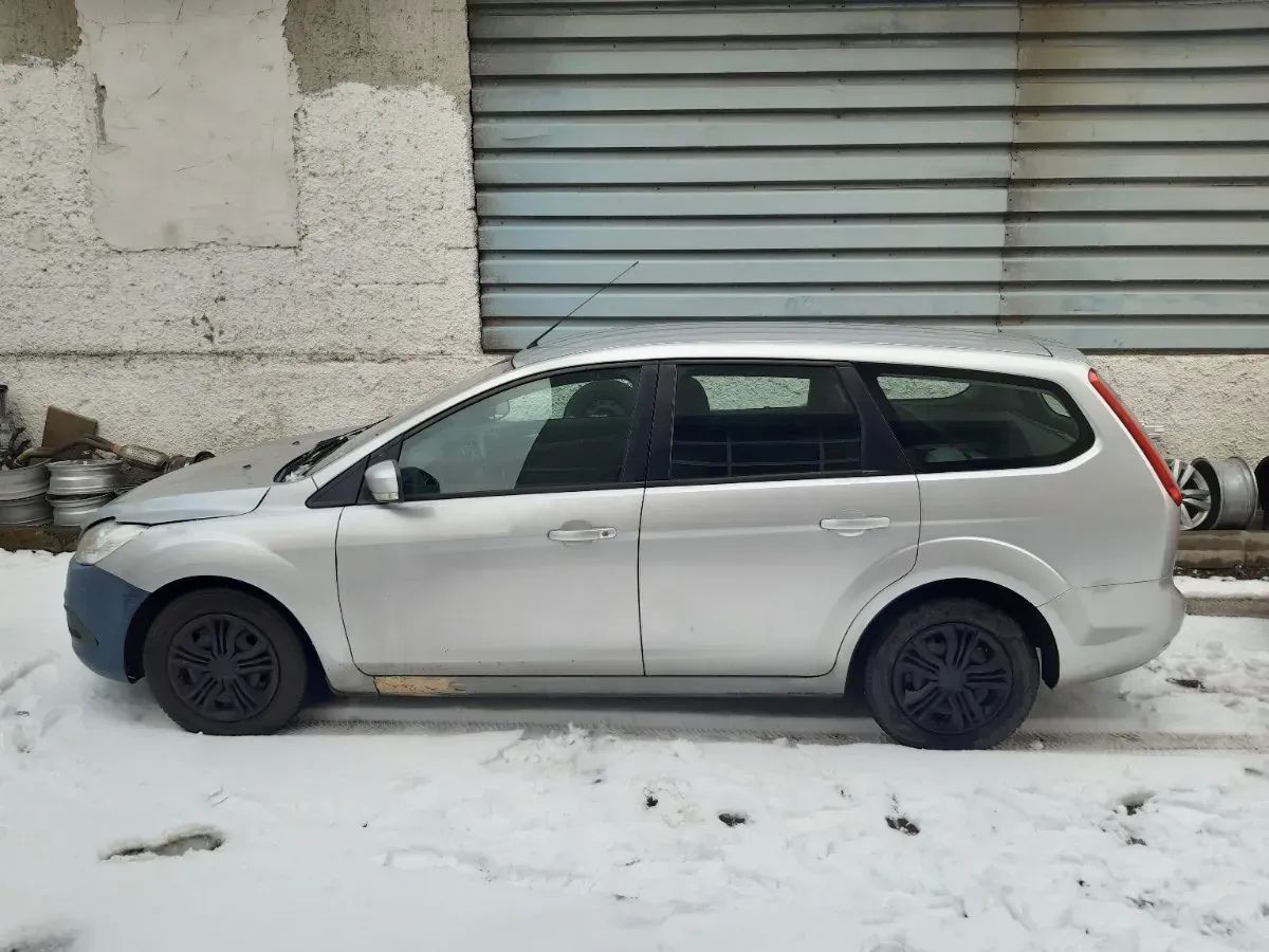 Ford Focus 2010 photo 3