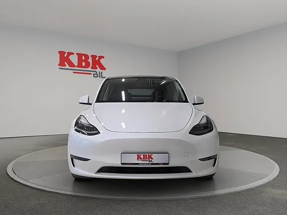 Tesla Model Y 2023 photo 2