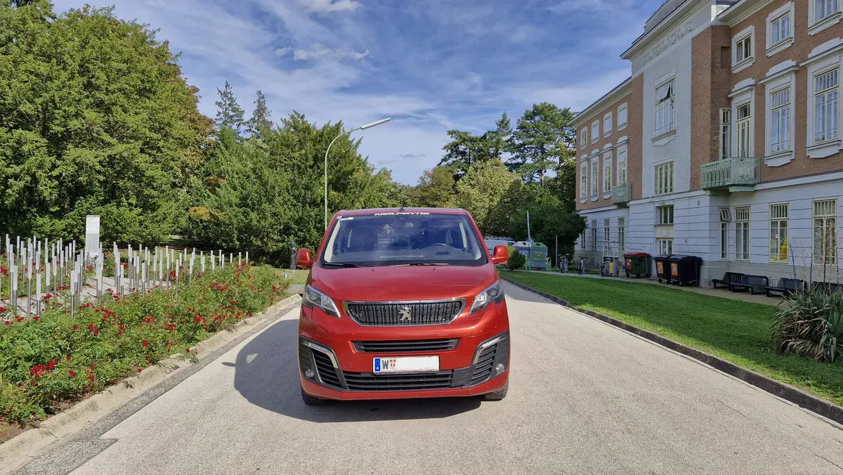 Peugeot Traveller 2016 photo 2