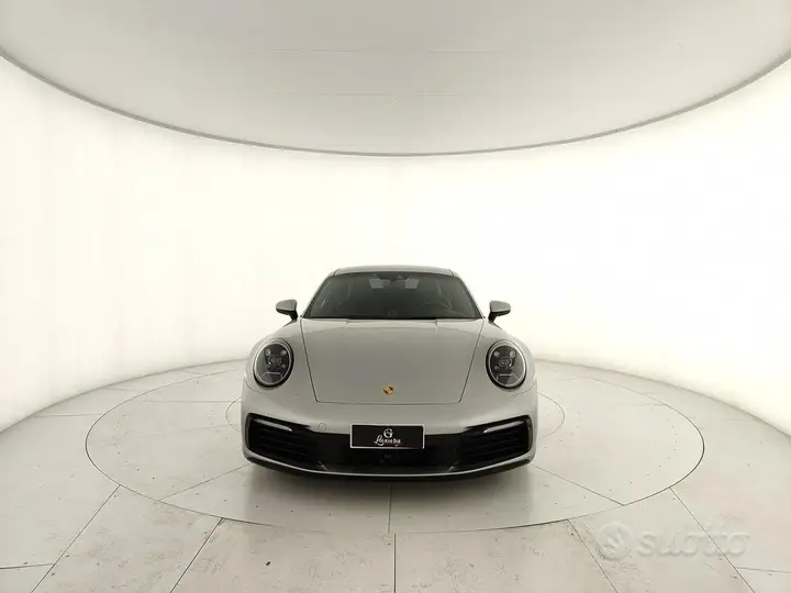 Porsche 911 2021 photo 2