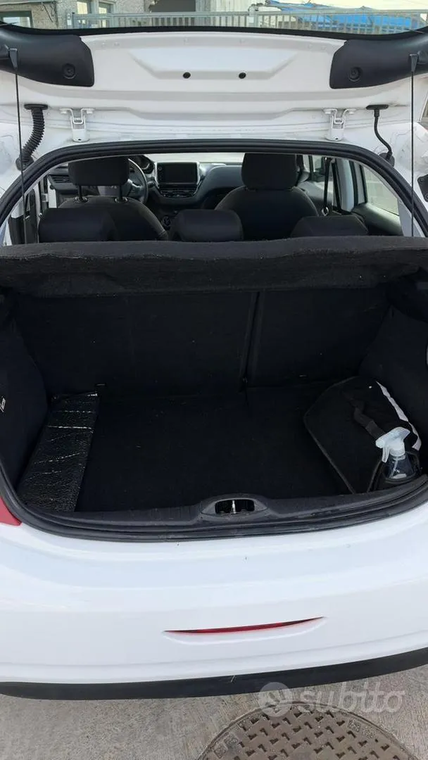 Peugeot 208 2015 photo 4