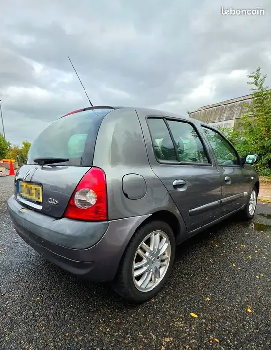 Renault Clio 2003 photo 2