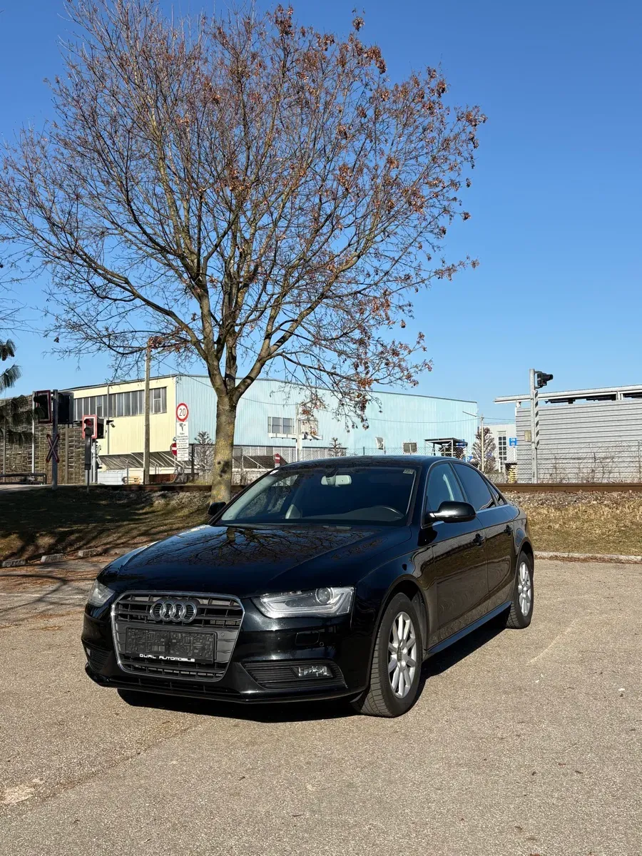 Audi A4 2012 photo 2