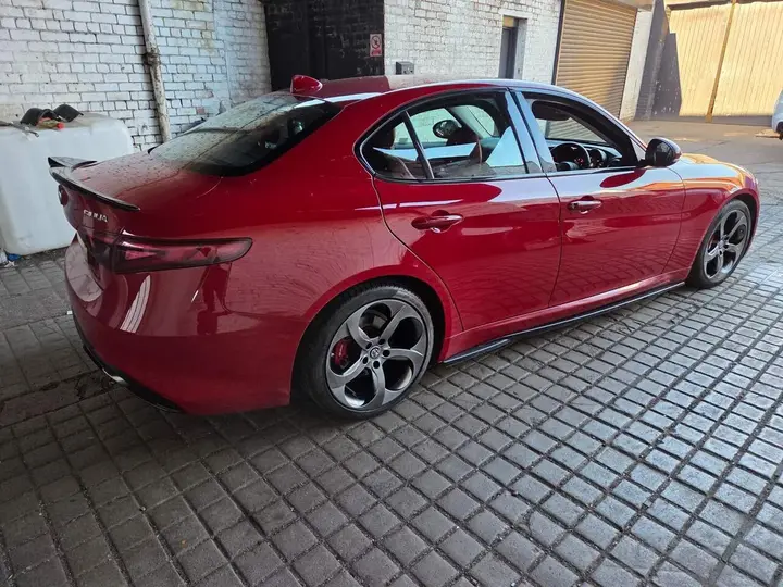 Alfa Romeo Giulia 2017 photo 2
