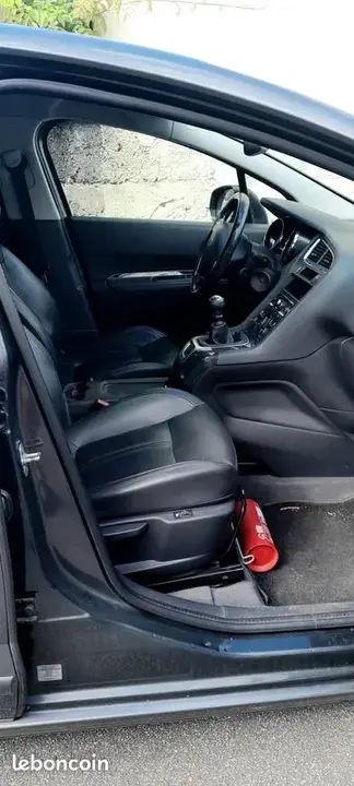 Peugeot 5008 2016 photo 2
