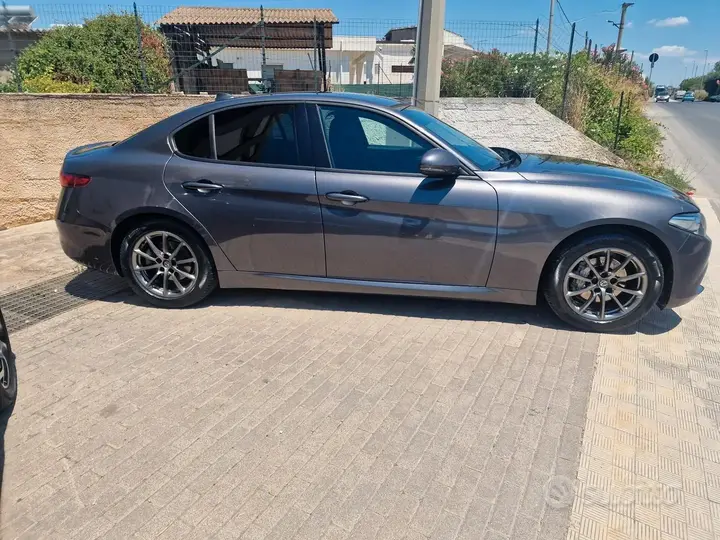 Alfa Romeo Giulia 2019 photo 4