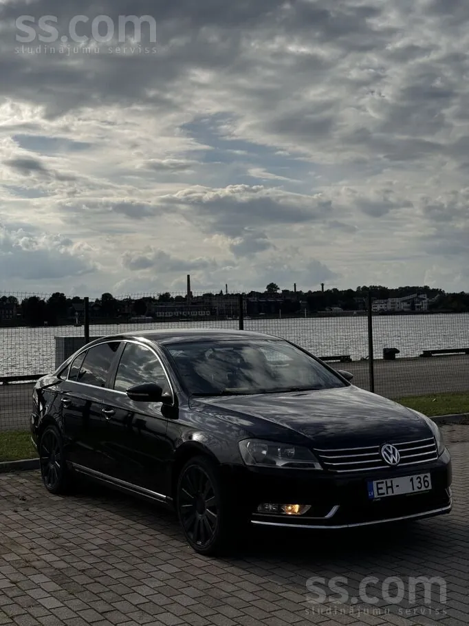 Volkswagen Passat 2011 photo 2