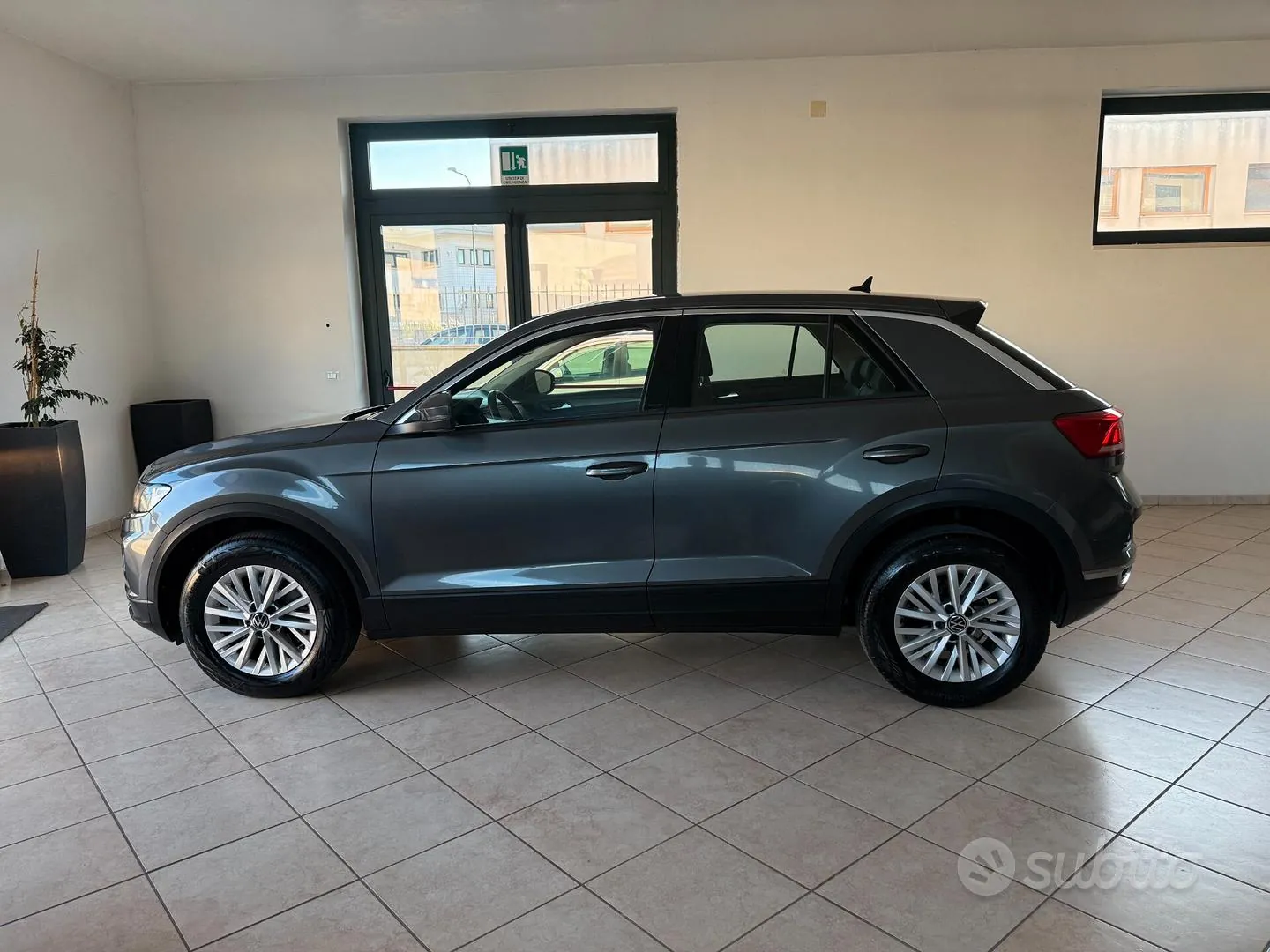 Volkswagen T-Roc 2021 photo 2