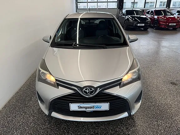 Toyota Yaris 2015 photo 3