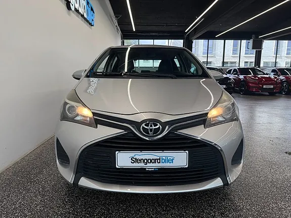 Toyota Yaris 2015 photo 2