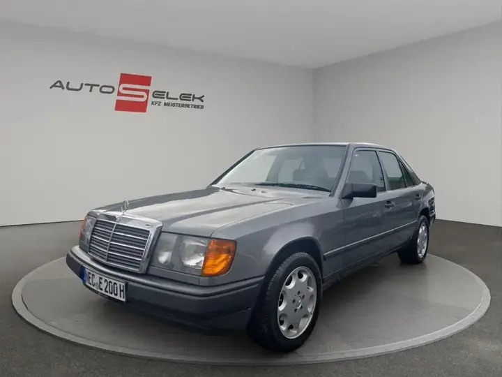Mercedes-Benz E200
