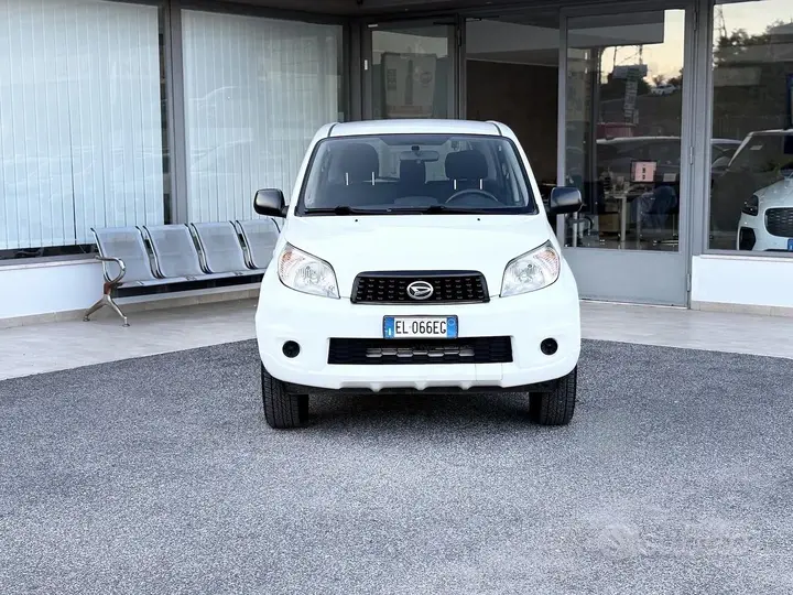 Daihatsu Terios 2011 photo 2