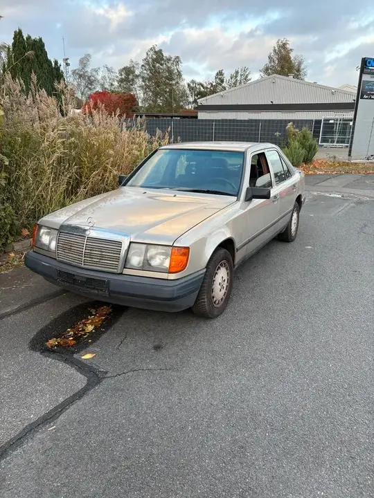 Mercedes-Benz W124