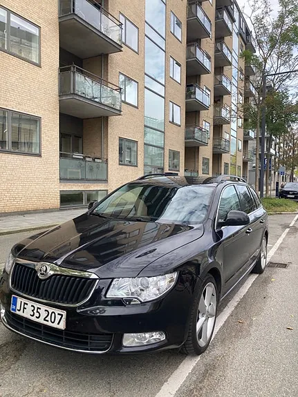 Skoda Superb 2011 photo 3