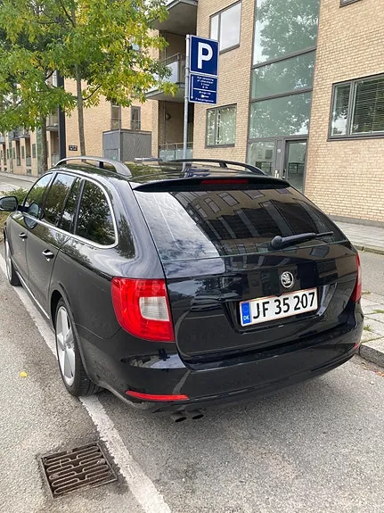 Skoda Superb 2011 photo 5