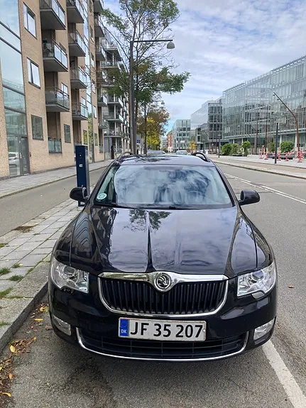 Skoda Superb 2011 photo 2
