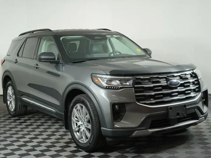 Ford Explorer 2025 photo 4