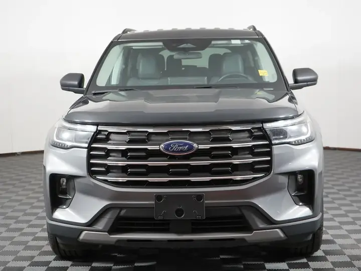 Ford Explorer 2025 photo 3
