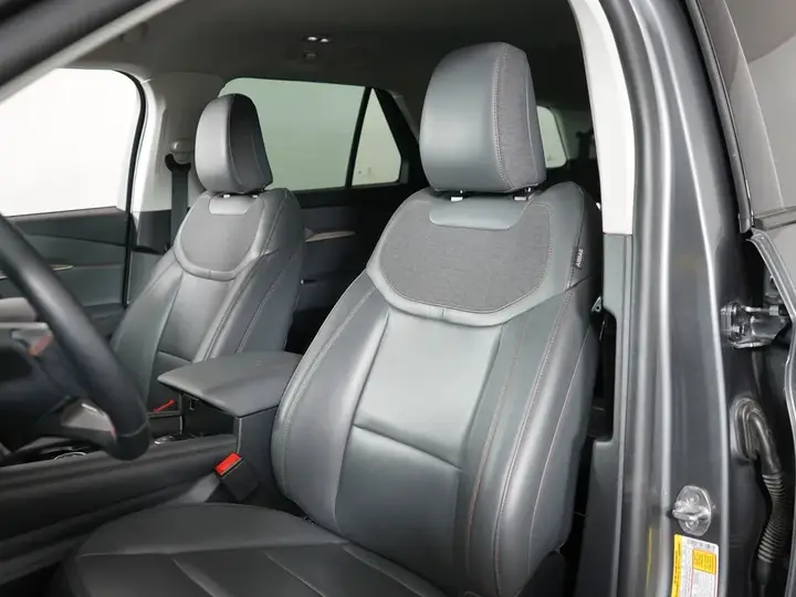 Ford Explorer 2025 photo 5