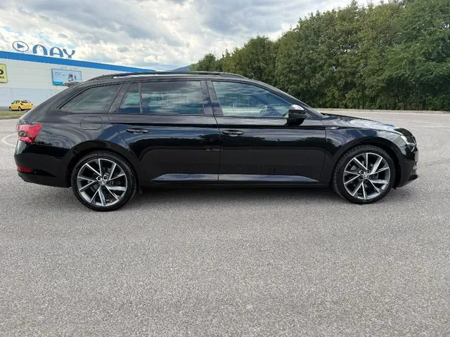 Skoda Superb Combi 2023 photo 4