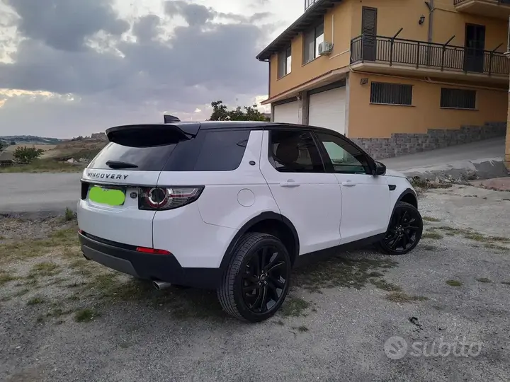 Land Rover Discovery Sport 2017 photo 2