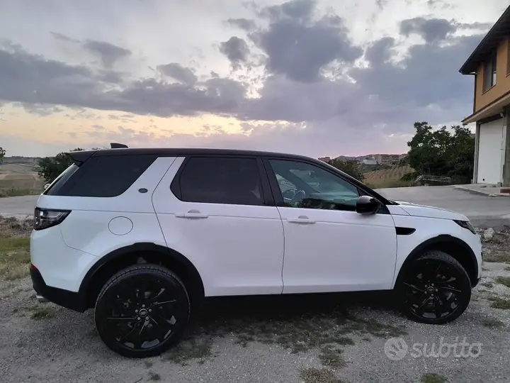 Land Rover Discovery Sport 2017 photo 3