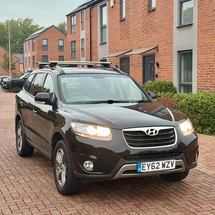 Hyundai Santa Fe 2012 photo 2