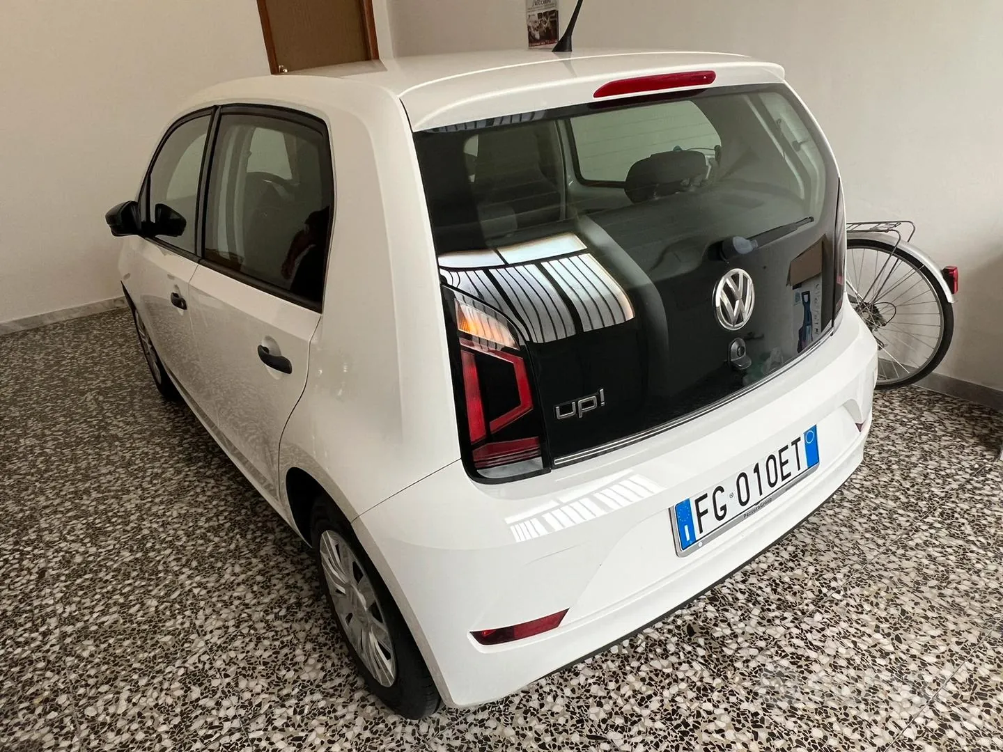 Volkswagen Up 2016 photo 5