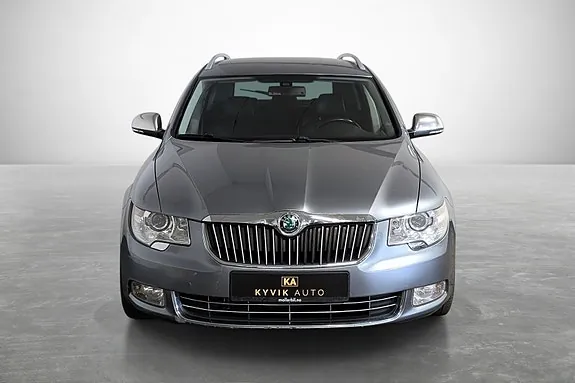 Skoda Superb 2011 photo 2
