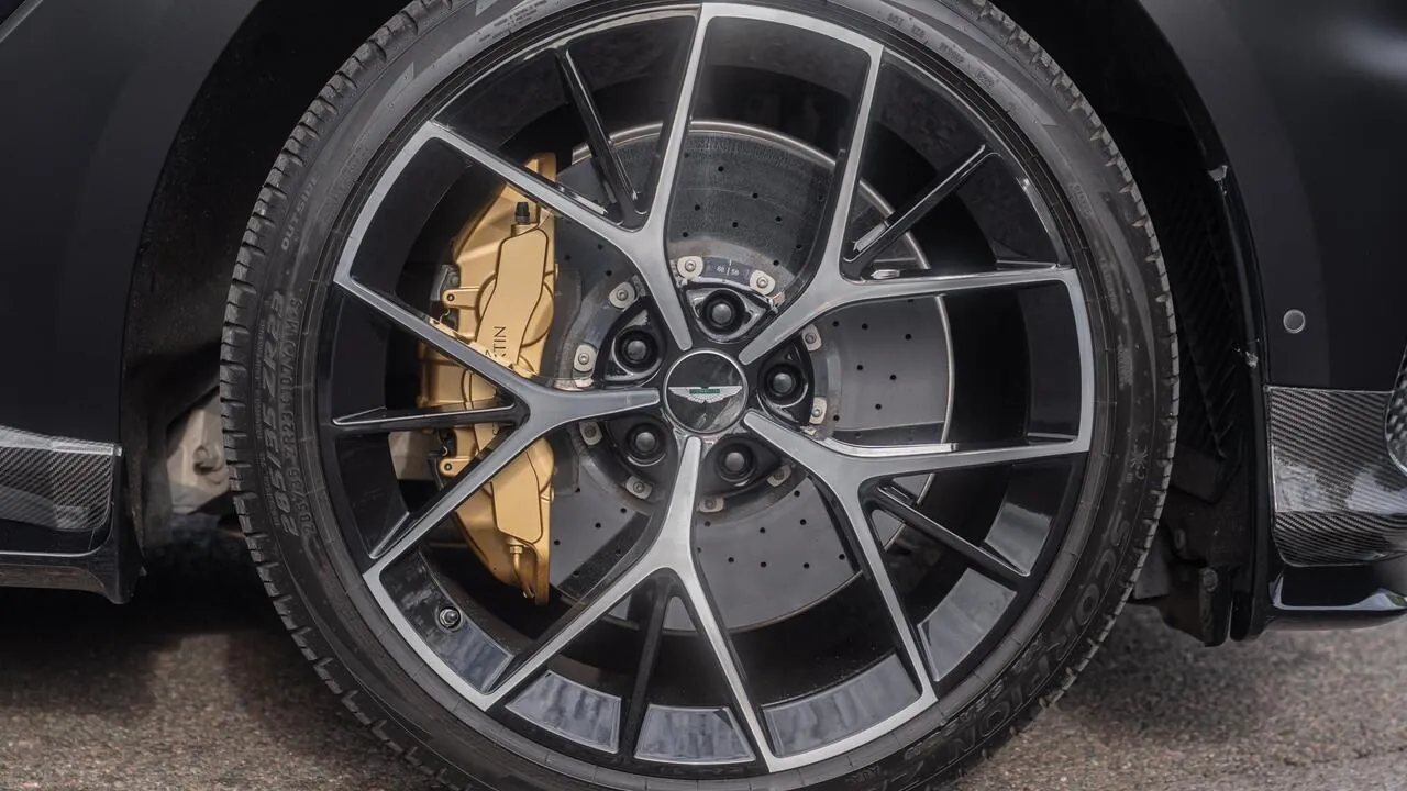 Aston Martin Dbx 2023 photo 4