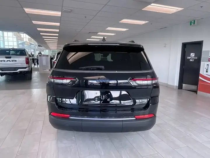 Jeep Grand Cherokee L 2026 photo 4
