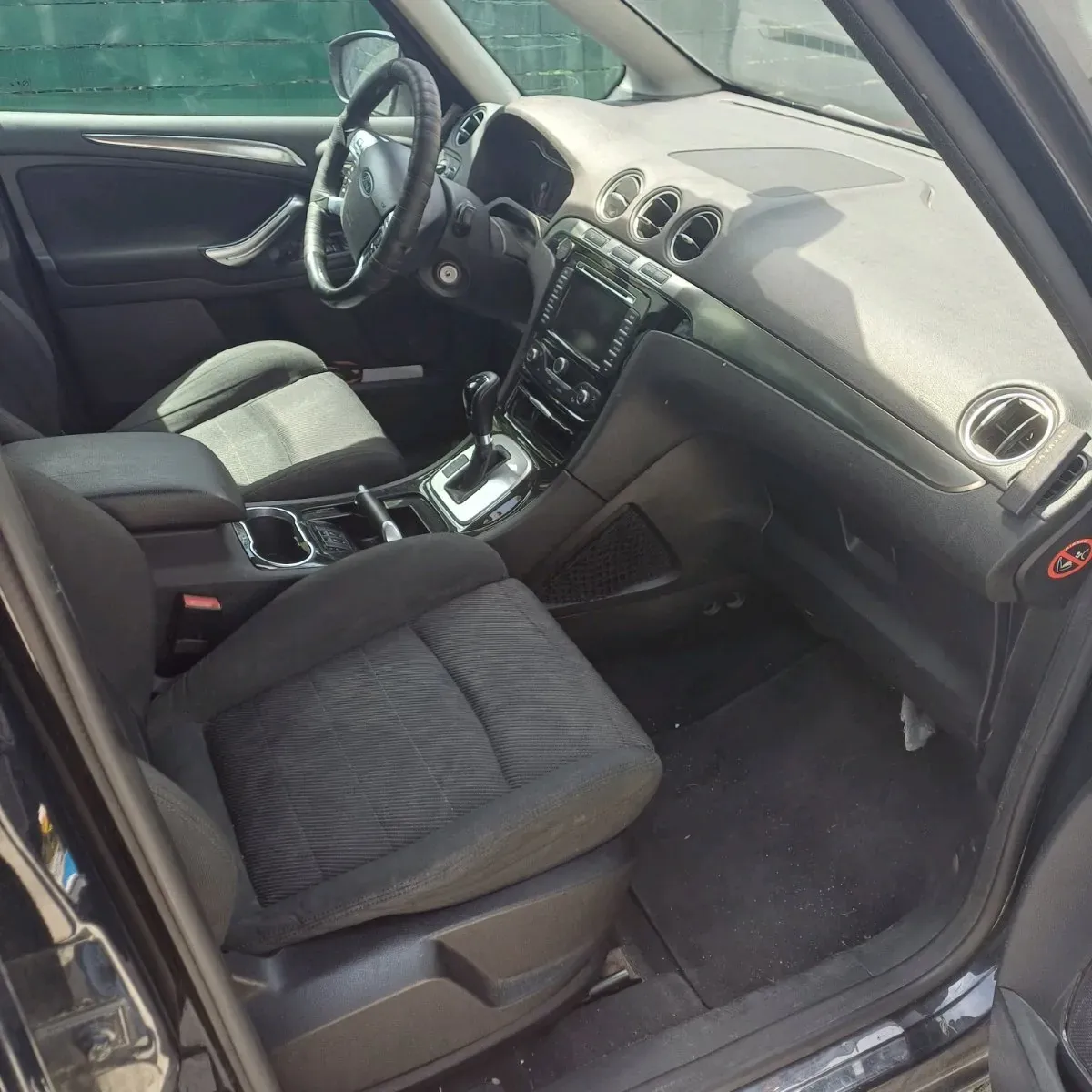 Ford Galaxy 2010 photo 3