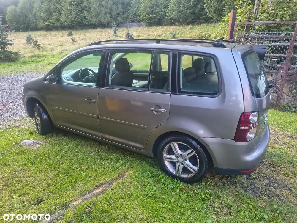 Volkswagen Touran 2008 photo 2