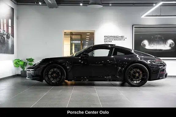Porsche 911 Carrera 4 Gts 2026 photo 2