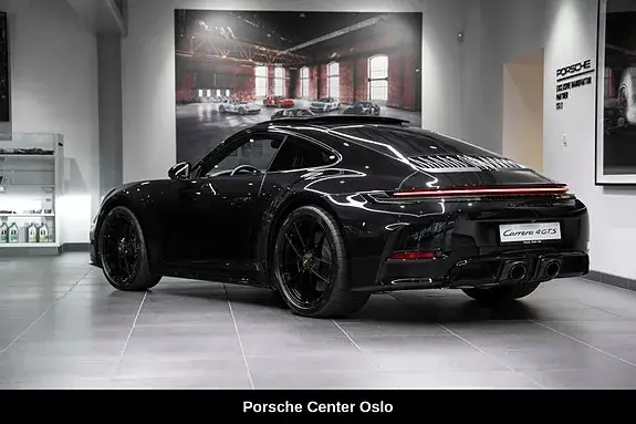 Porsche 911 Carrera 4 Gts 2026 photo 3