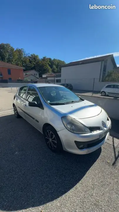 Renault Clio 2006 photo 2