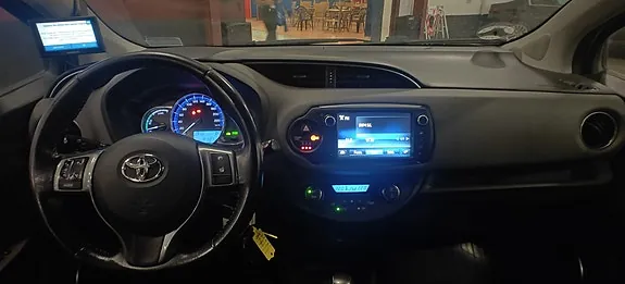 Toyota Yaris 2015 photo 4