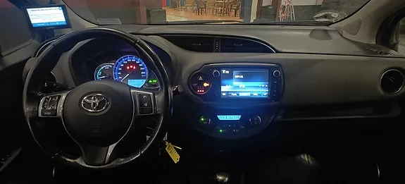 Toyota Yaris 2015 photo 2