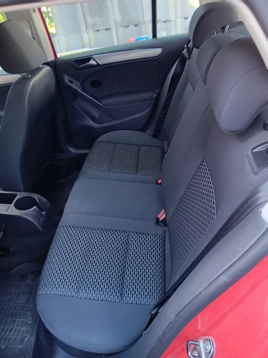 Volkswagen Golf 2011 photo 2