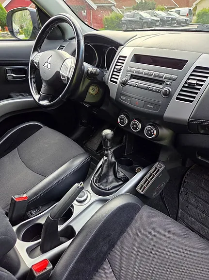 Mitsubishi Outlander 2010 photo 5
