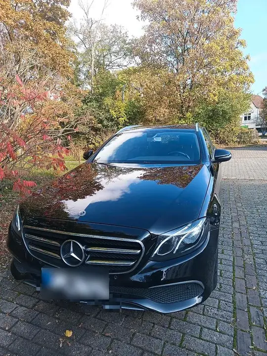 Mercedes-Benz E220D