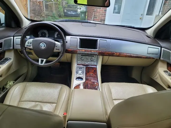 Jaguar Xf 2010 photo 5