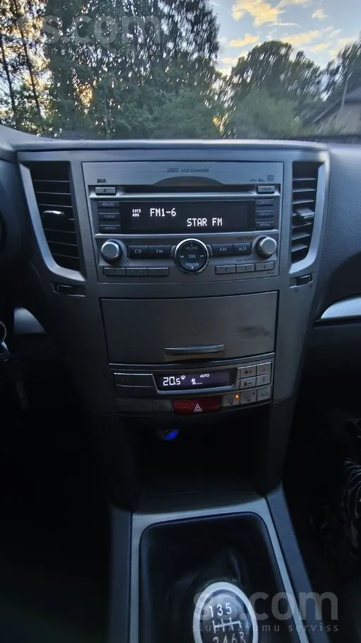 Subaru Outback 2010 photo 2